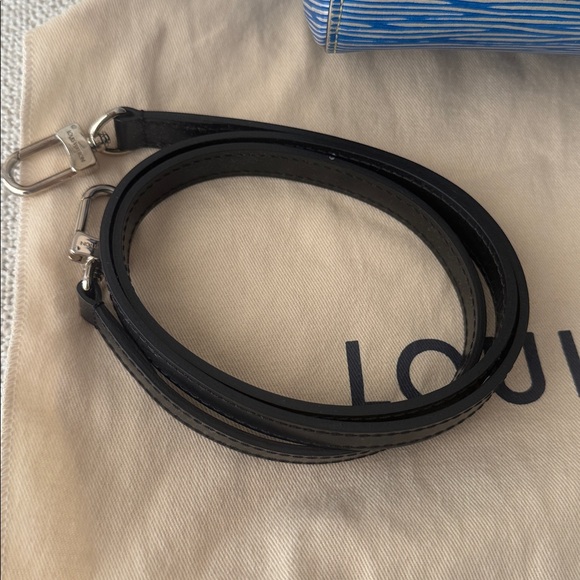 Louis Vuitton Epi Leather Cluny Blue and Navy Blue - Picture 3 of 7